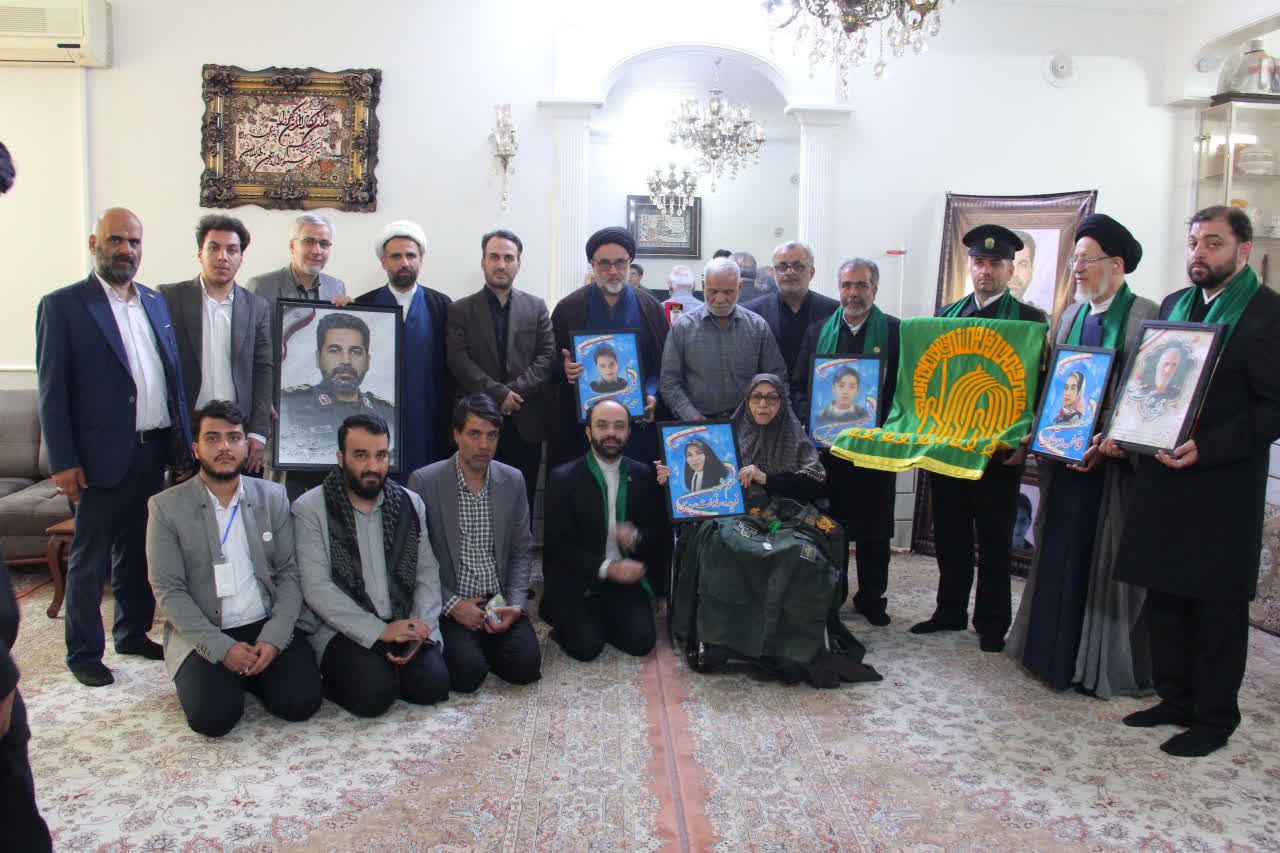 دیدار مسئولان دانشگاه علوم و معارف قرآن کریم و خادمان رضوی با خانواده شهید دهقان